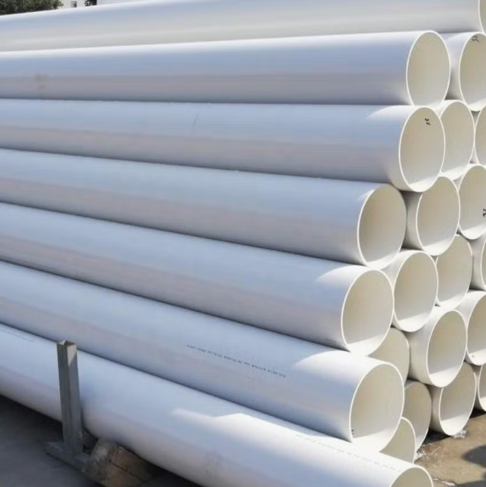 Possuntne PVC fistulae radiorum ultraviolatarum laedi?
